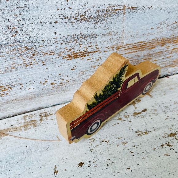 *Fresh Cut Tree & Truck Wood Sitter - Picture 8 of 12
